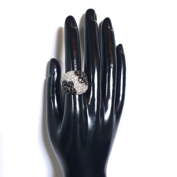 Vintage 925 Sterling Silver Black & White Cubic Zirconia Dome Cocktail Ring - Picture 4 of 15